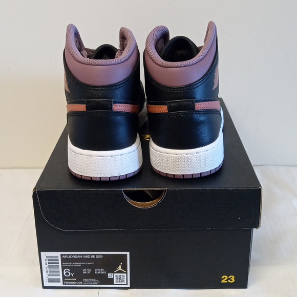 Air Jordan 1 mid se